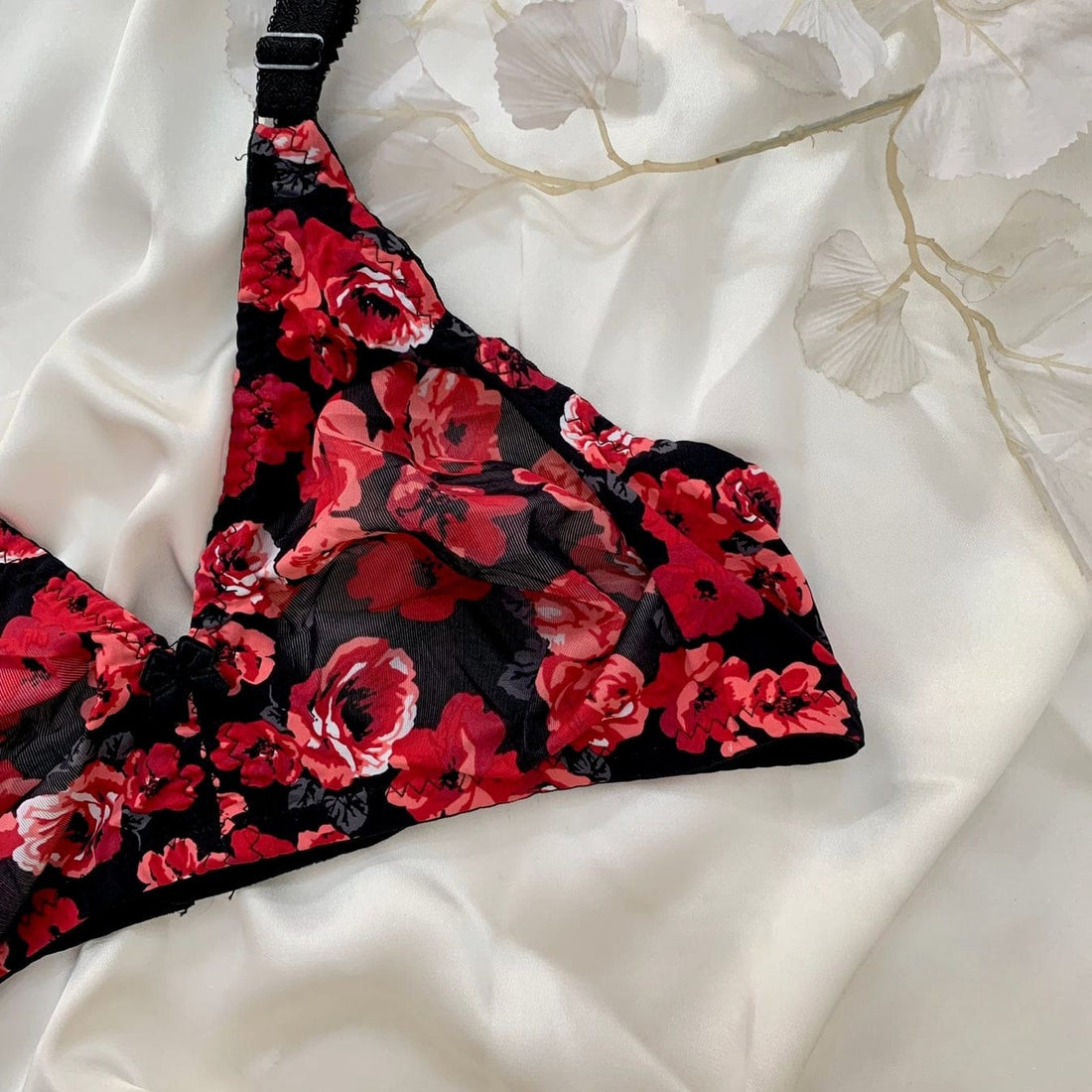 Black Florel rose print  non peded streched comfortable bra for plus size